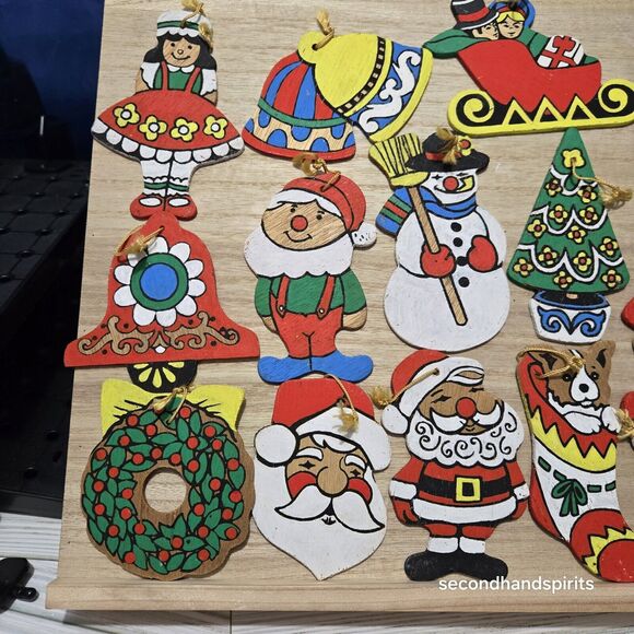 Lot of 17 Vintage Wooden Hand Painted Christmas Tree Ornaments Double Sided - Picture 2 of 5